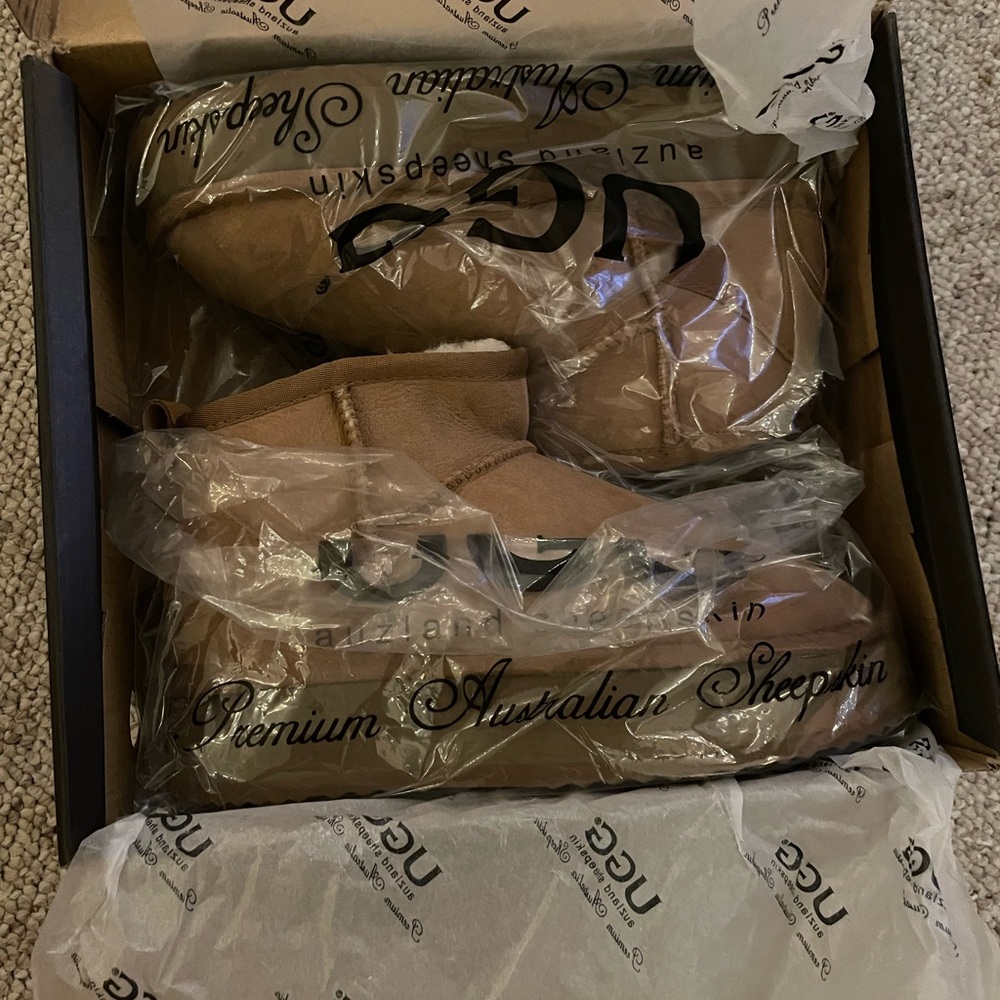 Never worn, Ugg Auzland sheepskin - Ultra Mini Platforms